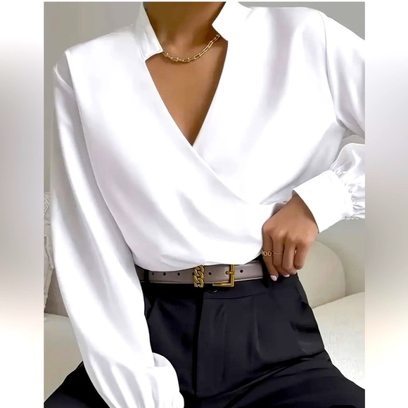 🎄Classic Surplice Neck Long Sleeve Blouse - Picture 3 of 4